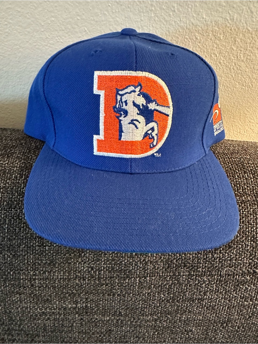 Vintage Men’s Sports Specialties Denver Broncos Throwback Hat NFL 90s Snapback